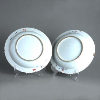 A pair of early 18th century 'imari kangxi' chargers