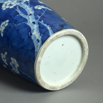 19th century qing dynasty blue & white porcelain vase