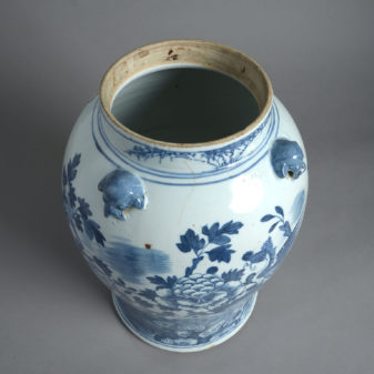 Large chinese kangxi porcelain vase