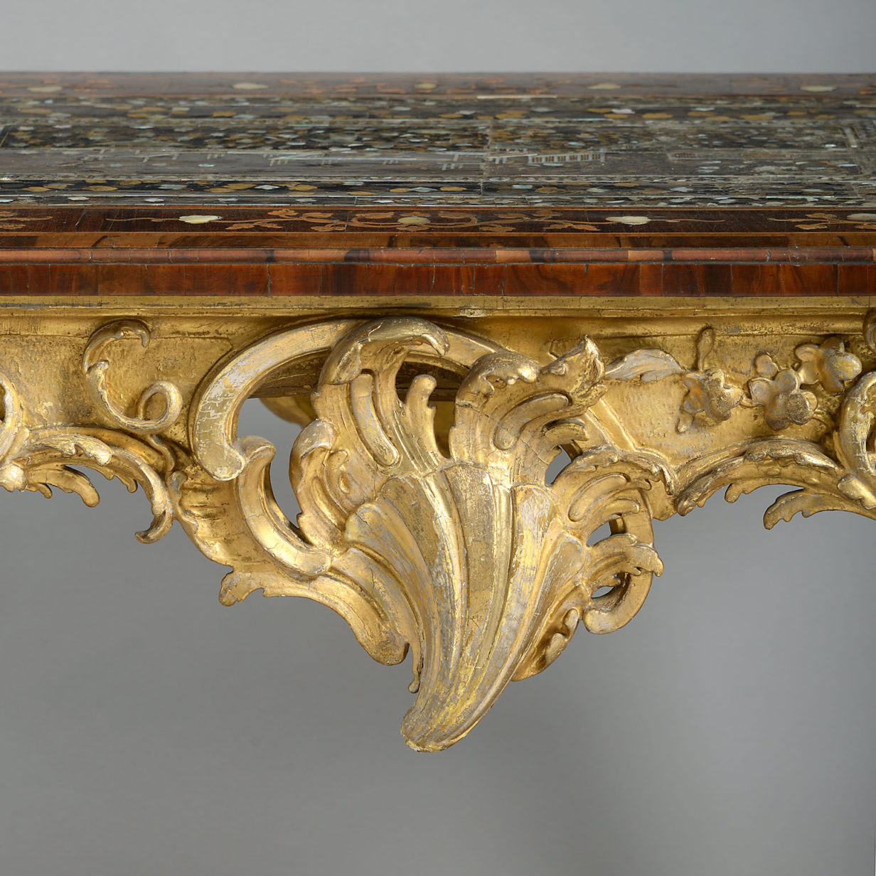 Rare 18th century german gilt-wood centre table