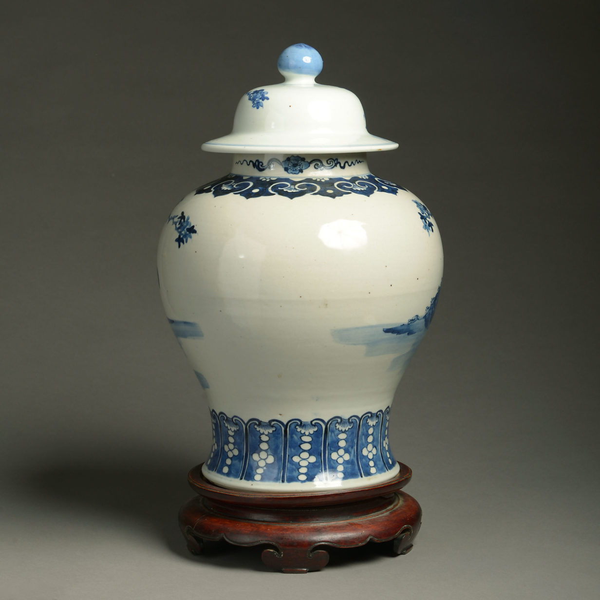 A 19th century blue & white porcelain vase & cover