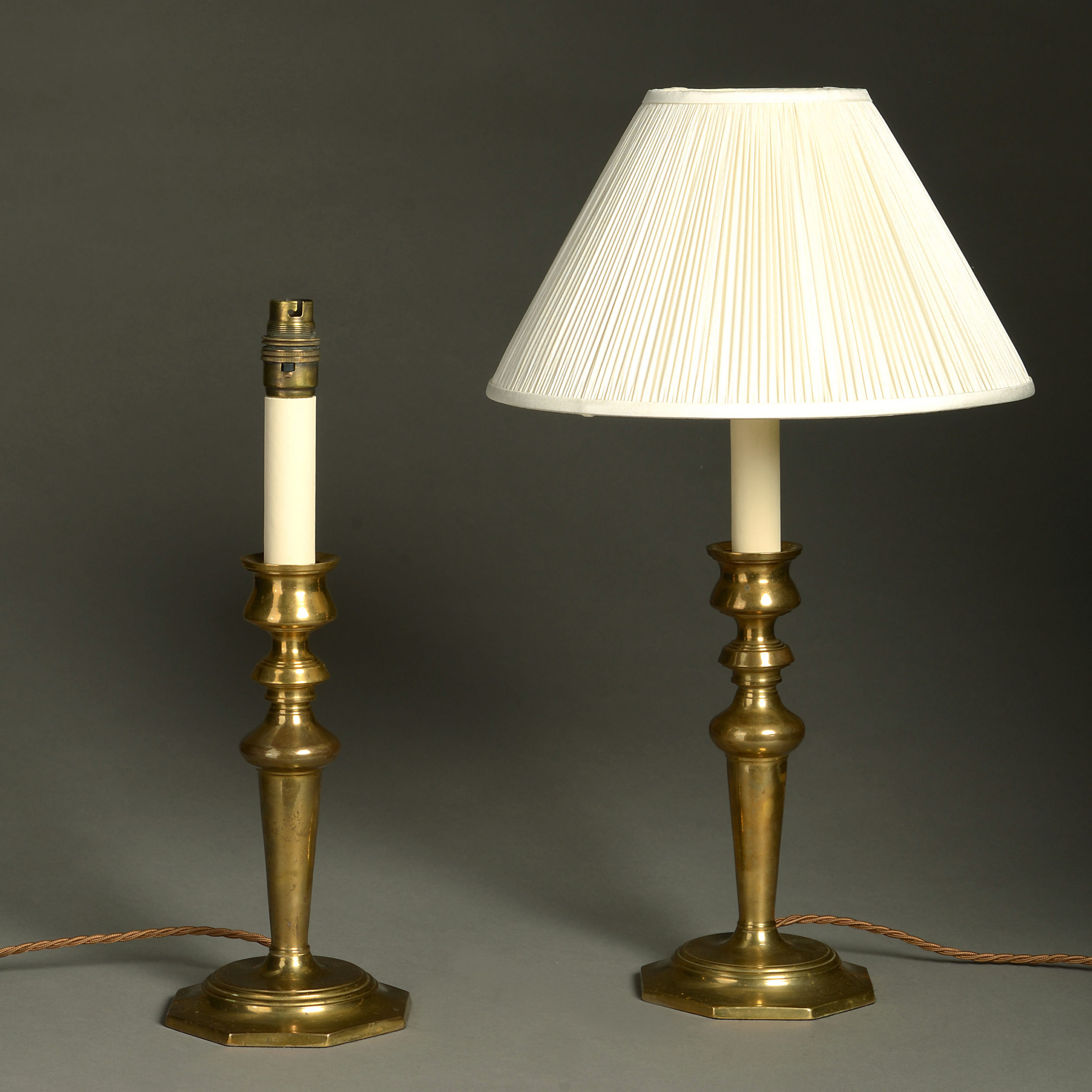 entrega a domicilio loto Brillante A Pair of Brass Candlestick Lamps | Timothy Langston Fine Art & Antiques