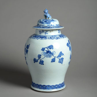 An 18th century blue & white porcelain vase and cover