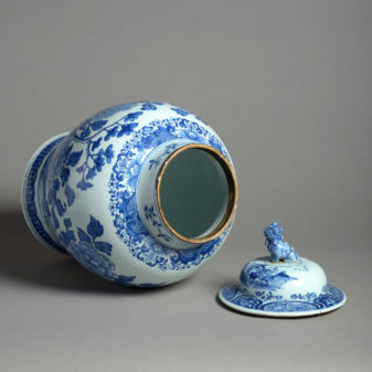 An 18th century blue & white porcelain vase and cover