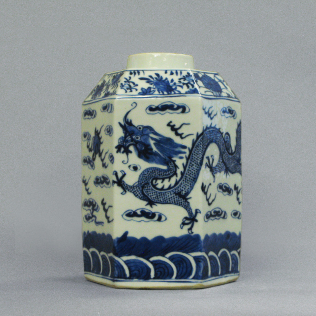 A qing dynasty blue and white tea canister