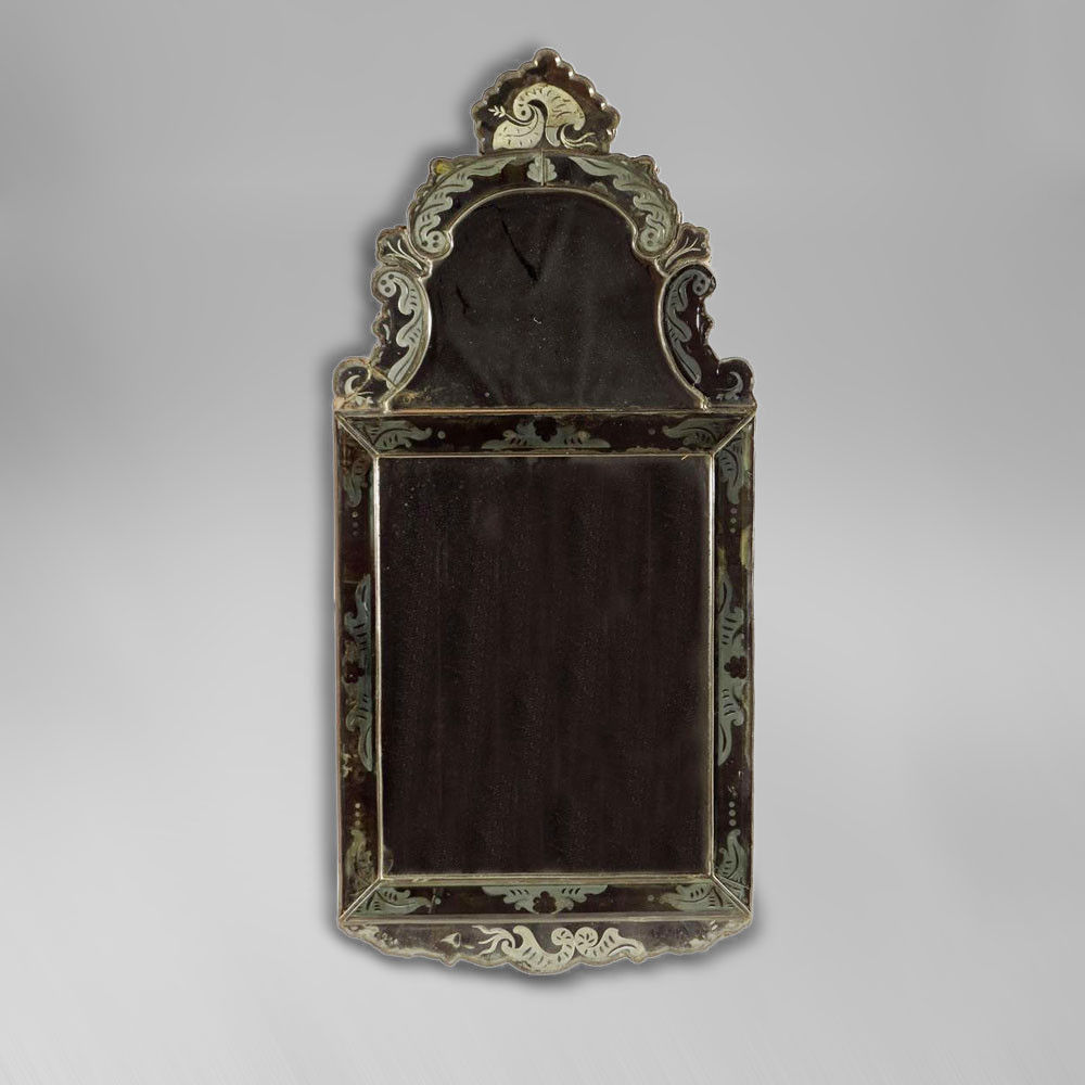 ANTIQUE LOOKING GLASS MIRROR