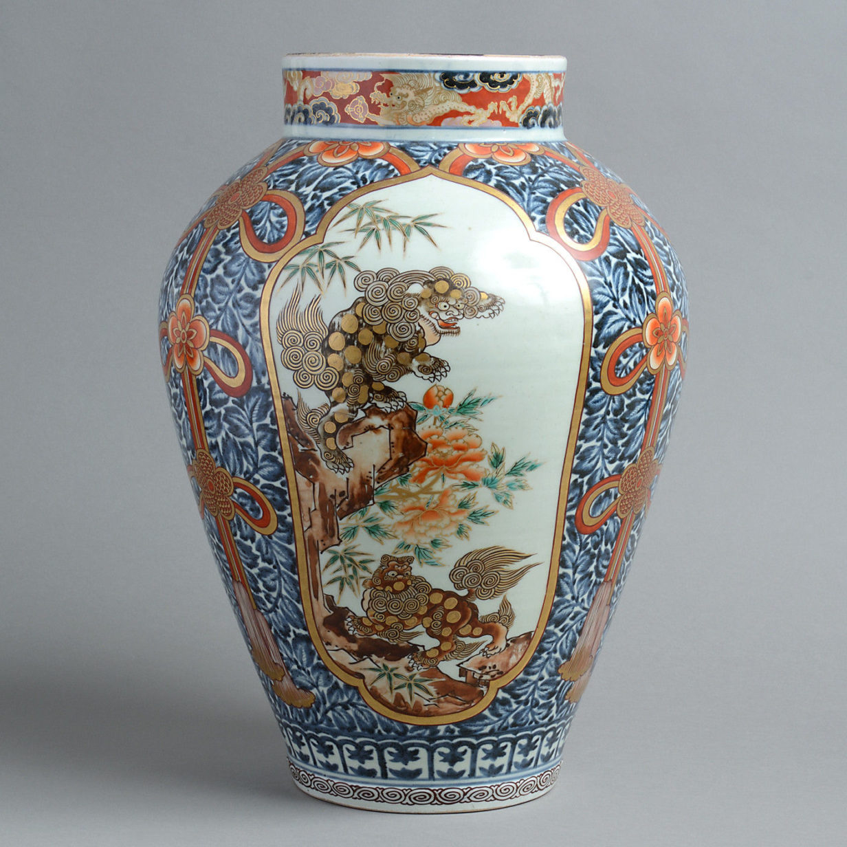 A fine 17th century imari vase