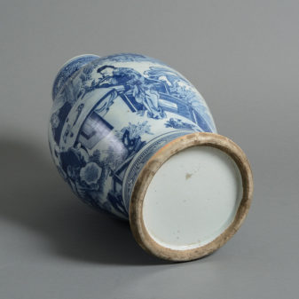 A 19th century qing dynasty blue & white porcelain vase