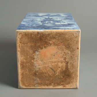 A qianlong period blue and white porcelain square tea cannister