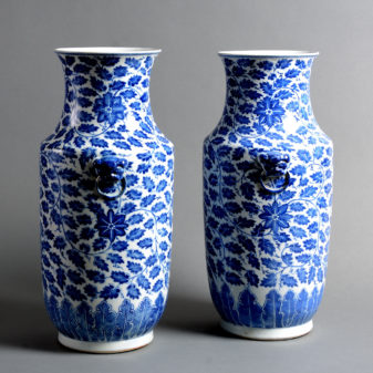 A pair of 19th century qing dynasty blue & white porcelain vases 3 A pair of 19th century qing dynasty blue & white porcelain vases