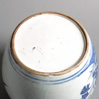 A 19th century qing dynasty blue and white glazed porcelain jar