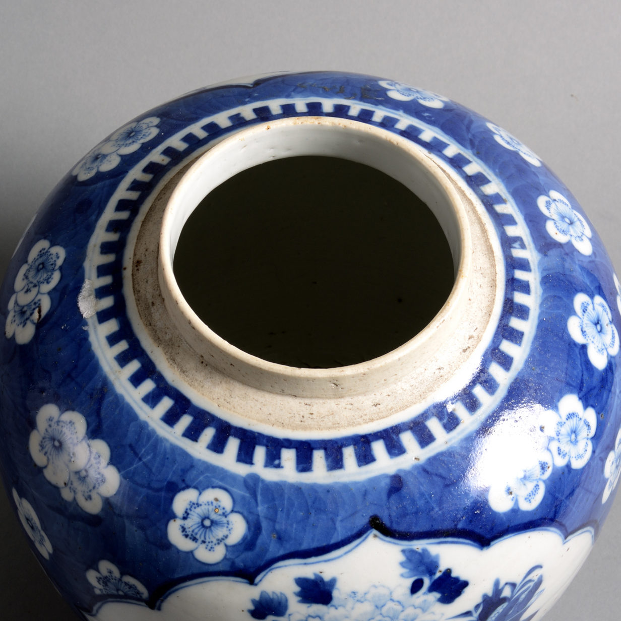 A 19th Century Qing Dynasty Blue & White Porcelain Jar