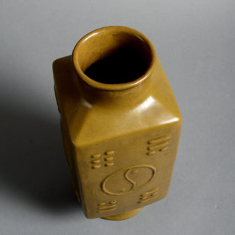 A 19th century qing dynasty porcelain tea dust square vase