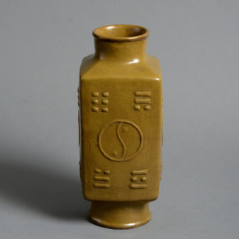 A 19th century qing dynasty porcelain tea dust square vase