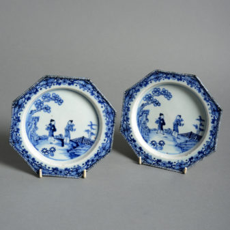 A pair of 18th century blue & white porcelain plates