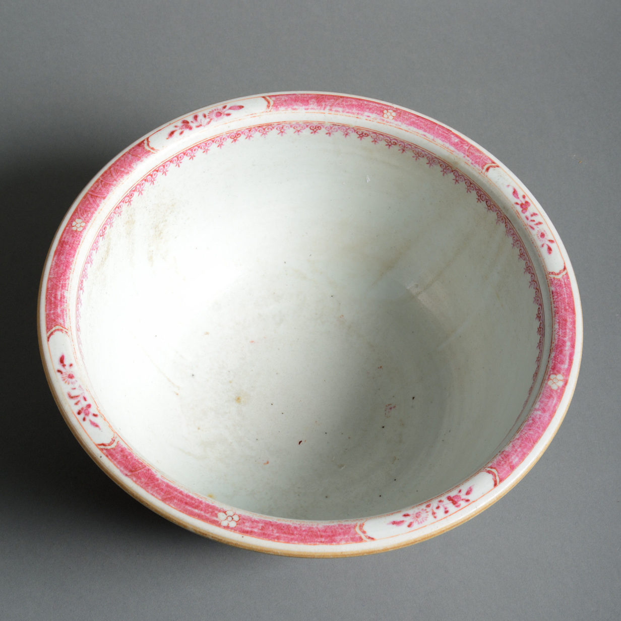 An Early 19th Century Famille Rose Porcelain Bowl