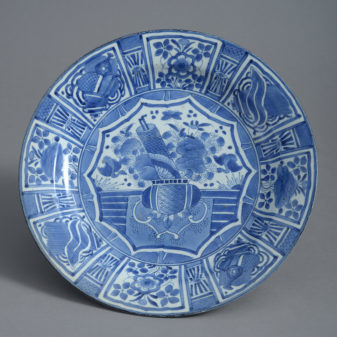 A Japanese Blue and White Kraakware Charger