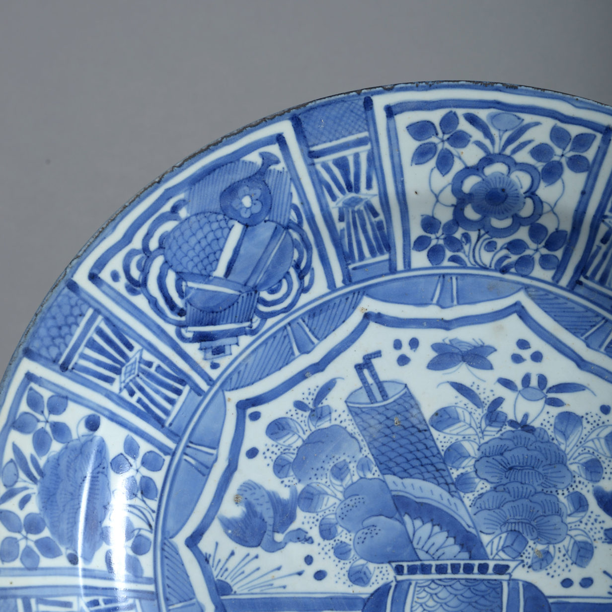 A japanese blue and white kraakware charger