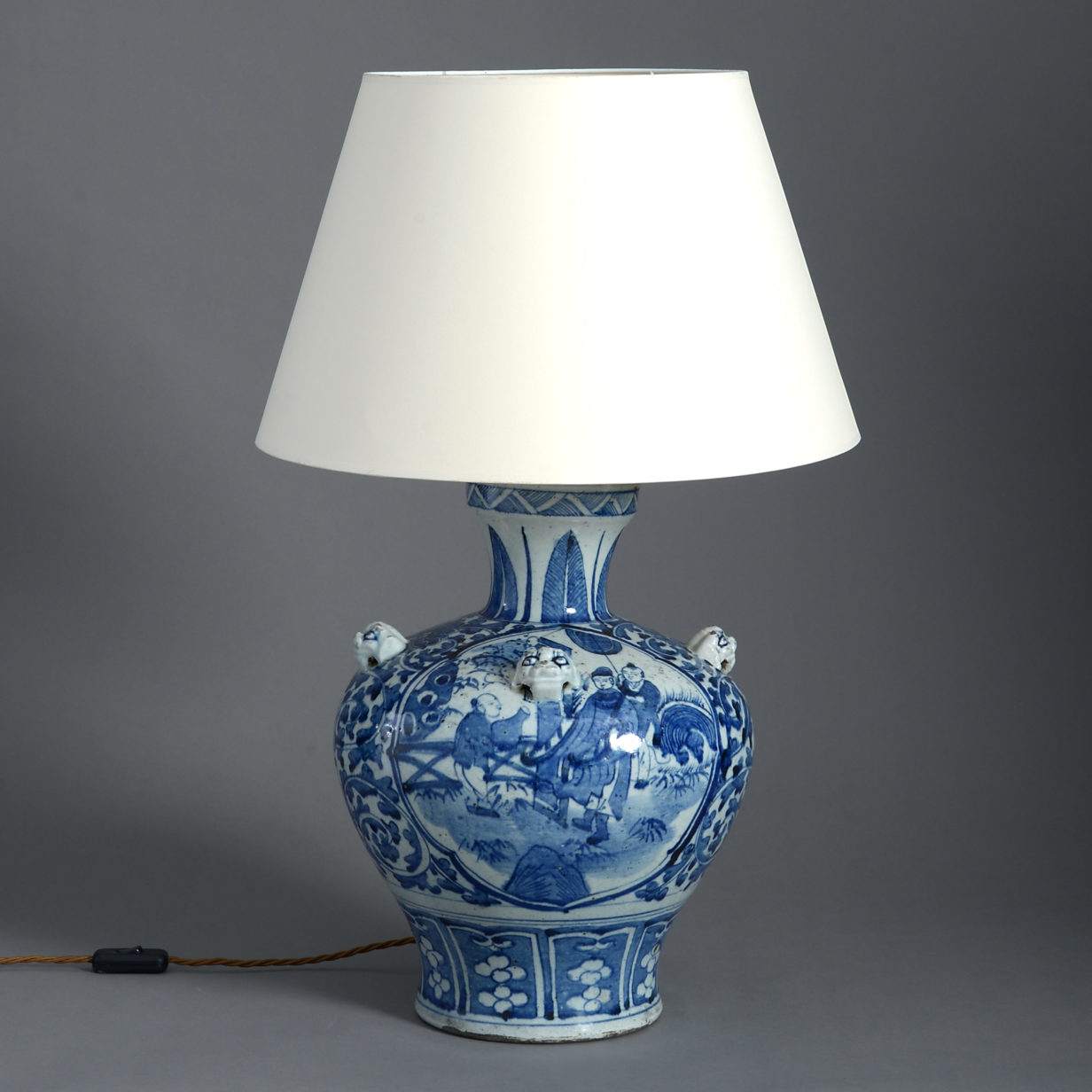 A blue and white bulbous vase lamp