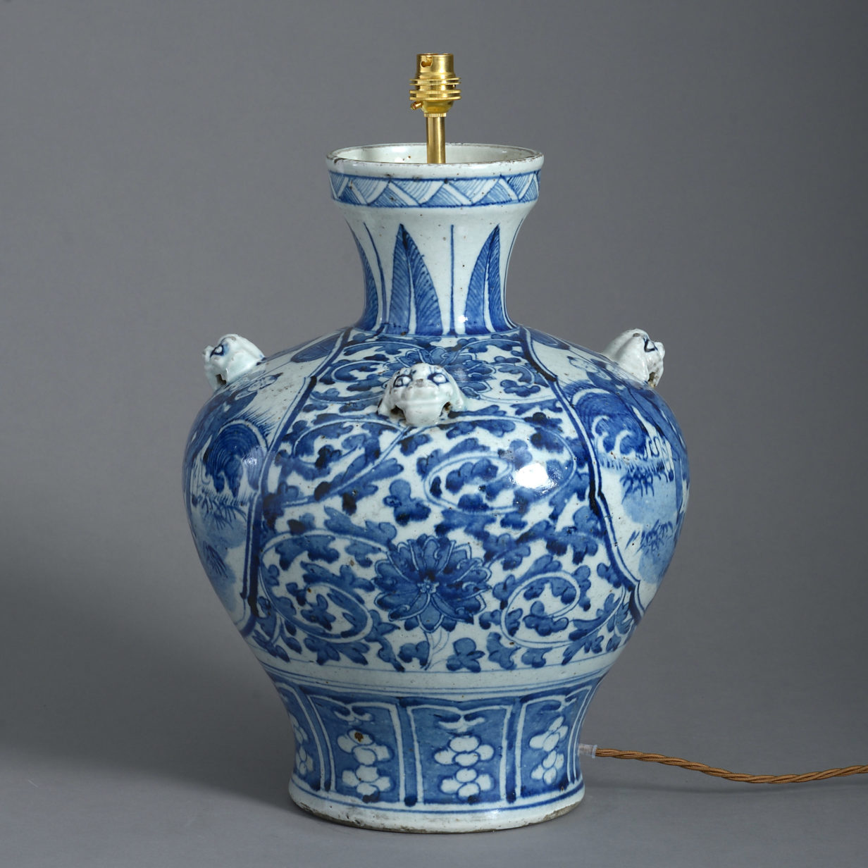 A blue and white bulbous vase lamp