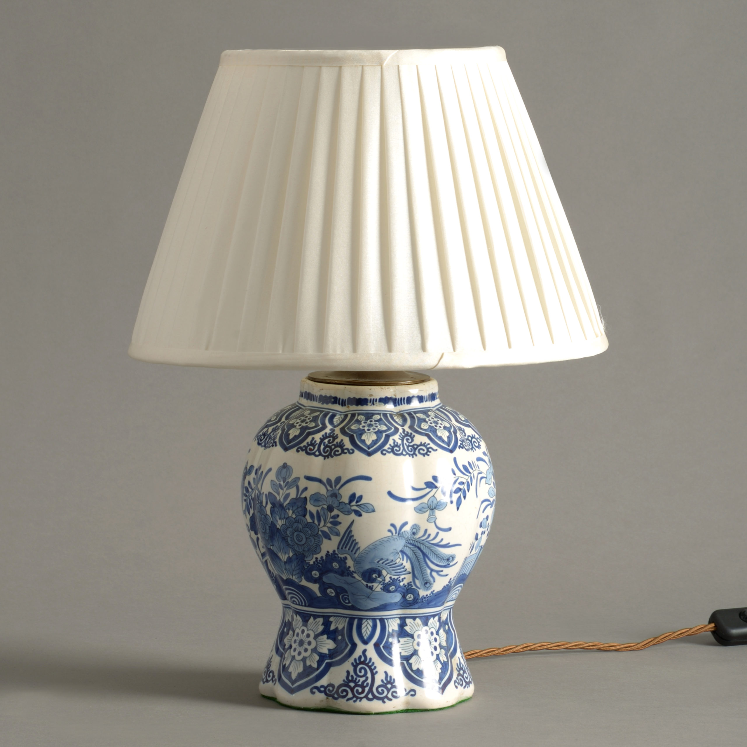 White Delft Pottery Baer Vase Lamp, Blue Delft Table Lamps