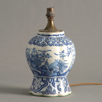 Blue and white delft lamp