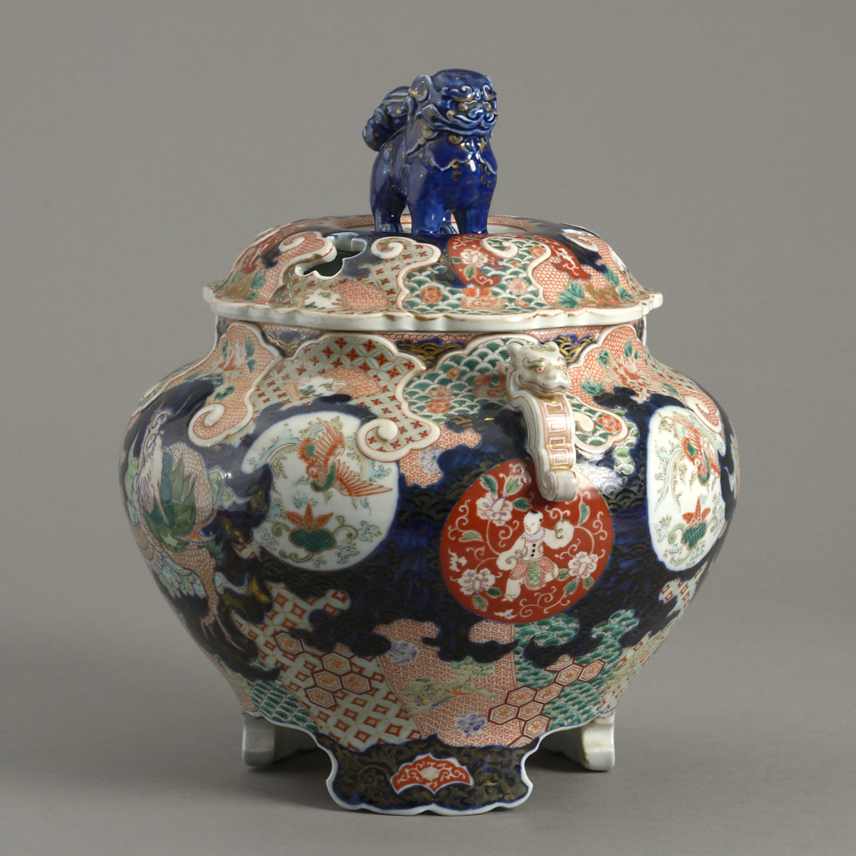 A 19th century imari porcelain tureen & cover
