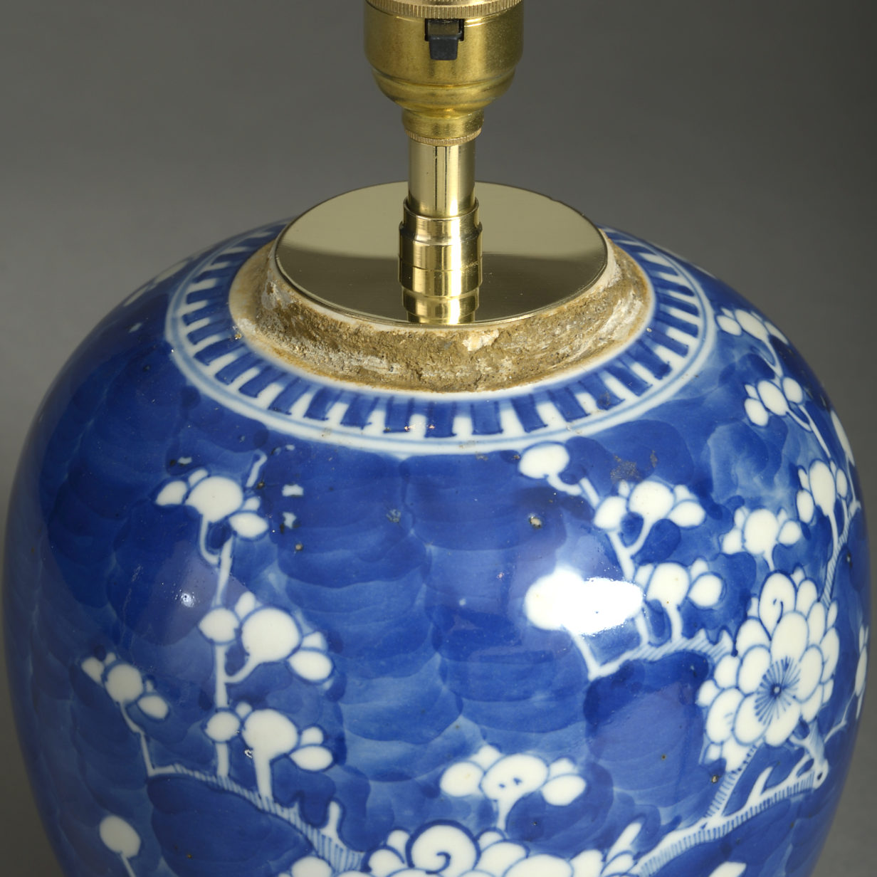 Small blue and white vase lamp