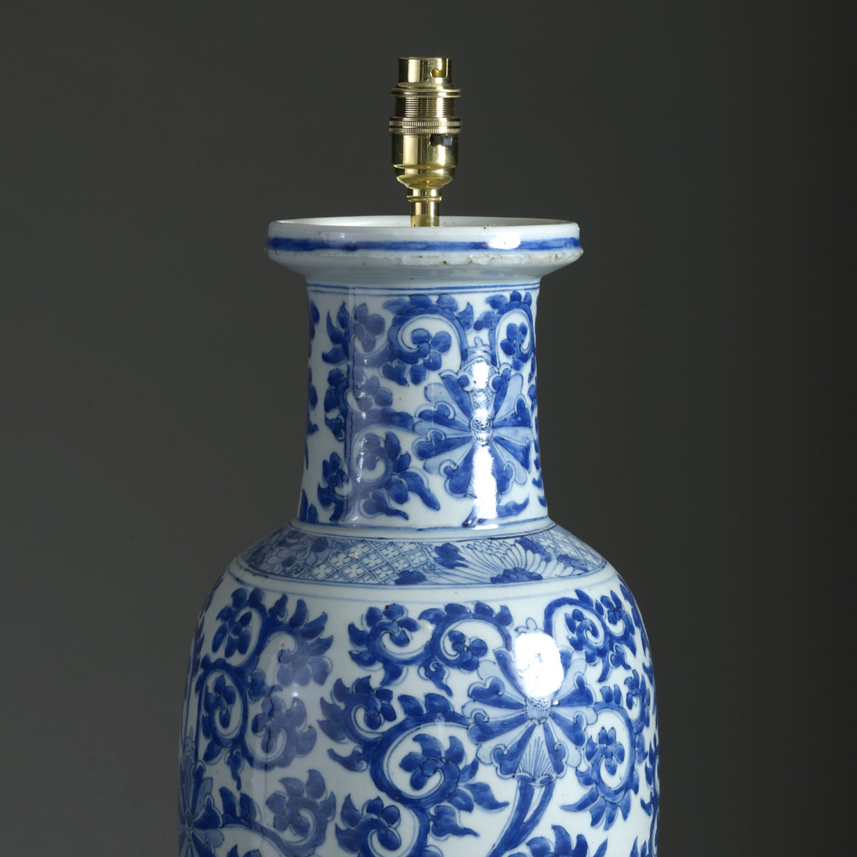 Blue and white qianlong vase lamp
