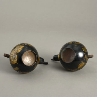 Pair of chinese tea pots