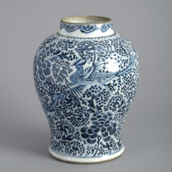 Early 18th century kangxi blue & white porcelain vase