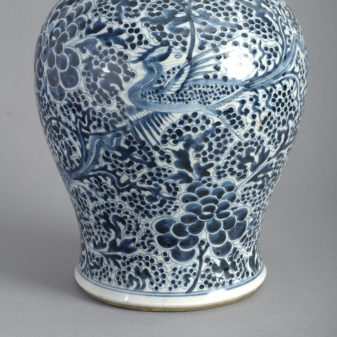 Early 18th century kangxi blue & white porcelain vase