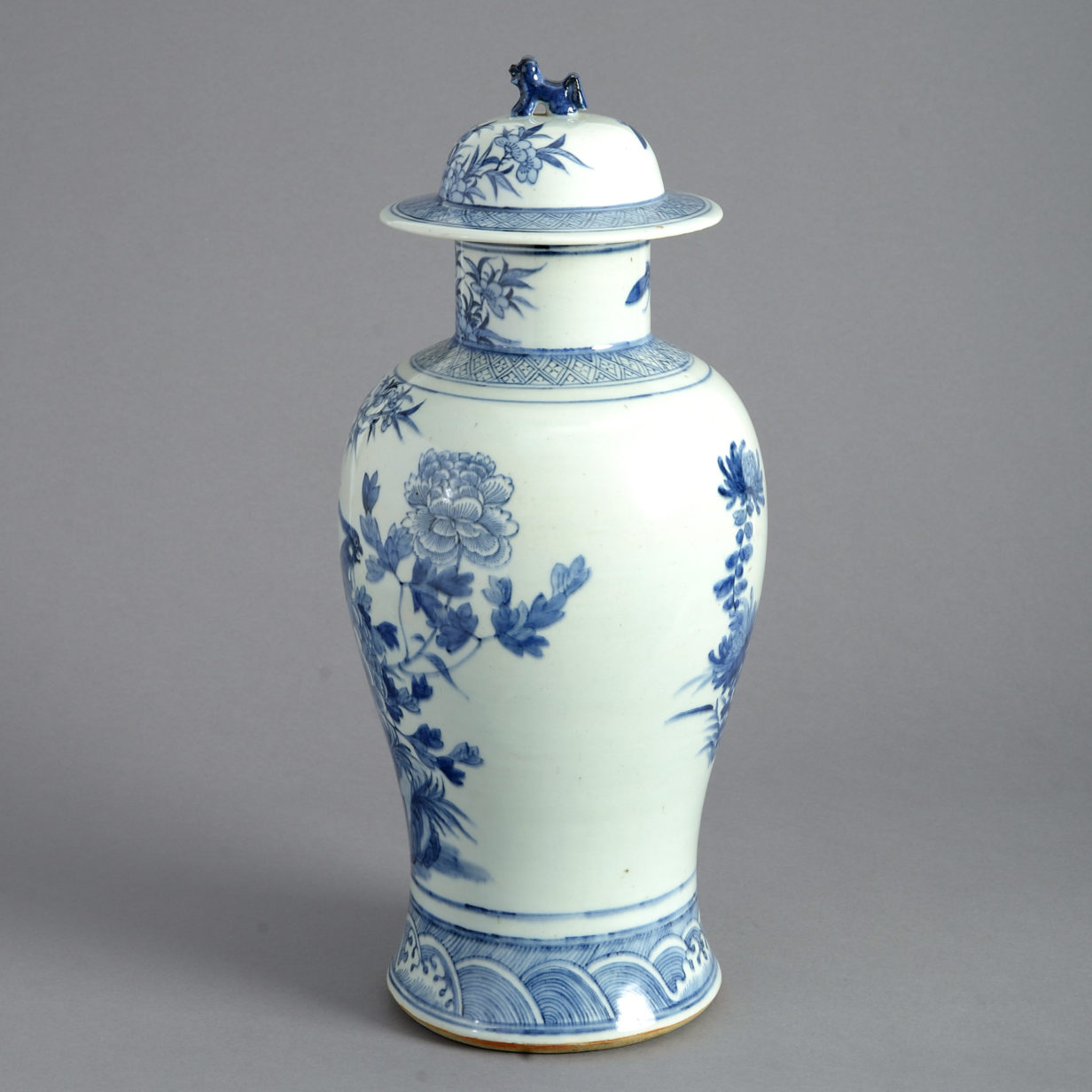 19th century blue & white porcelain vase and cover