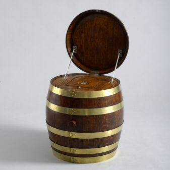 Novelty oak rum barrel