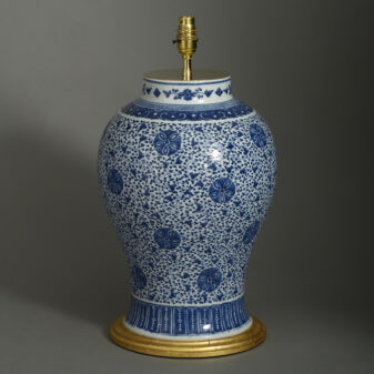 Blue and white porcelain vase lamp