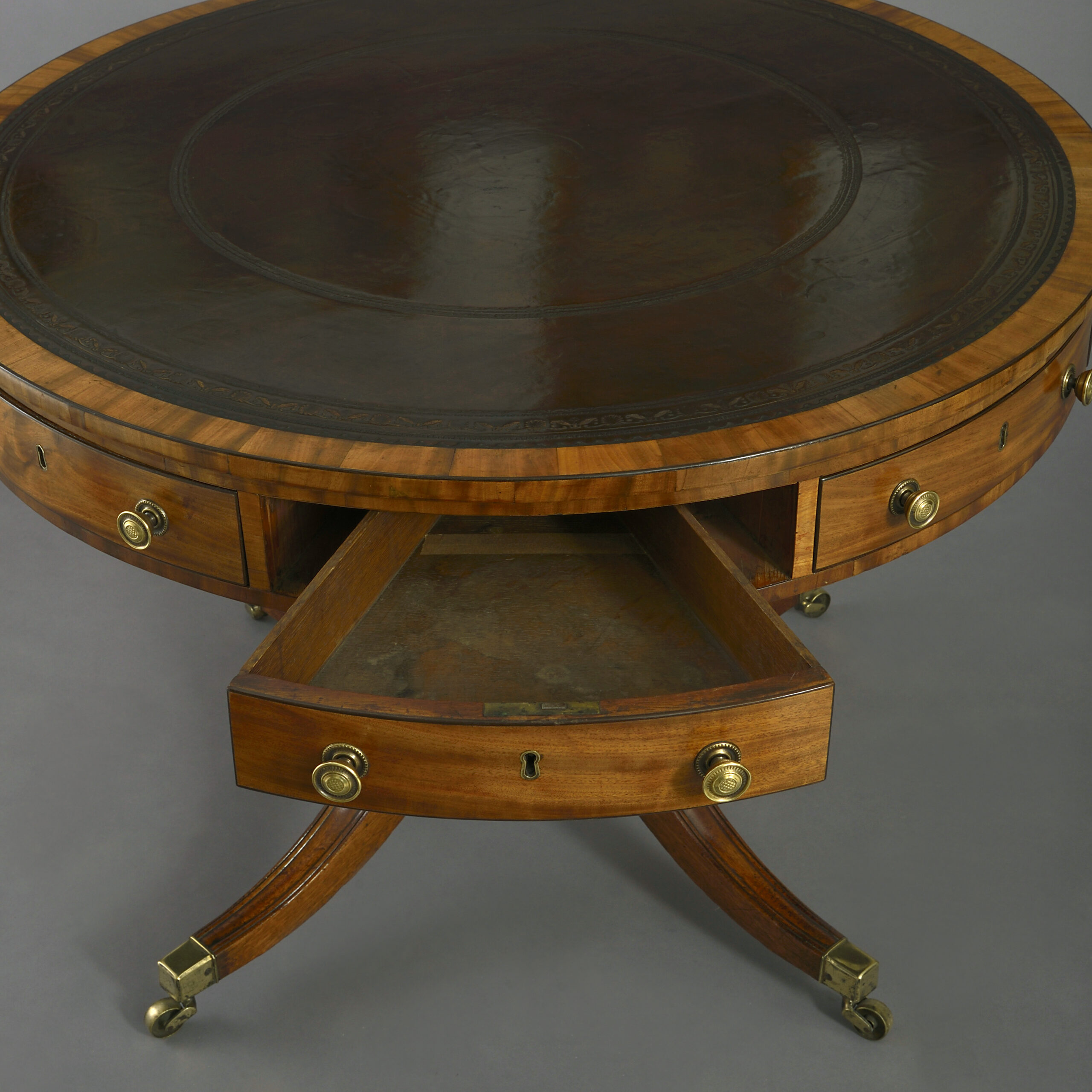 3820-58 Late 18th century george iii period mahogany drum table