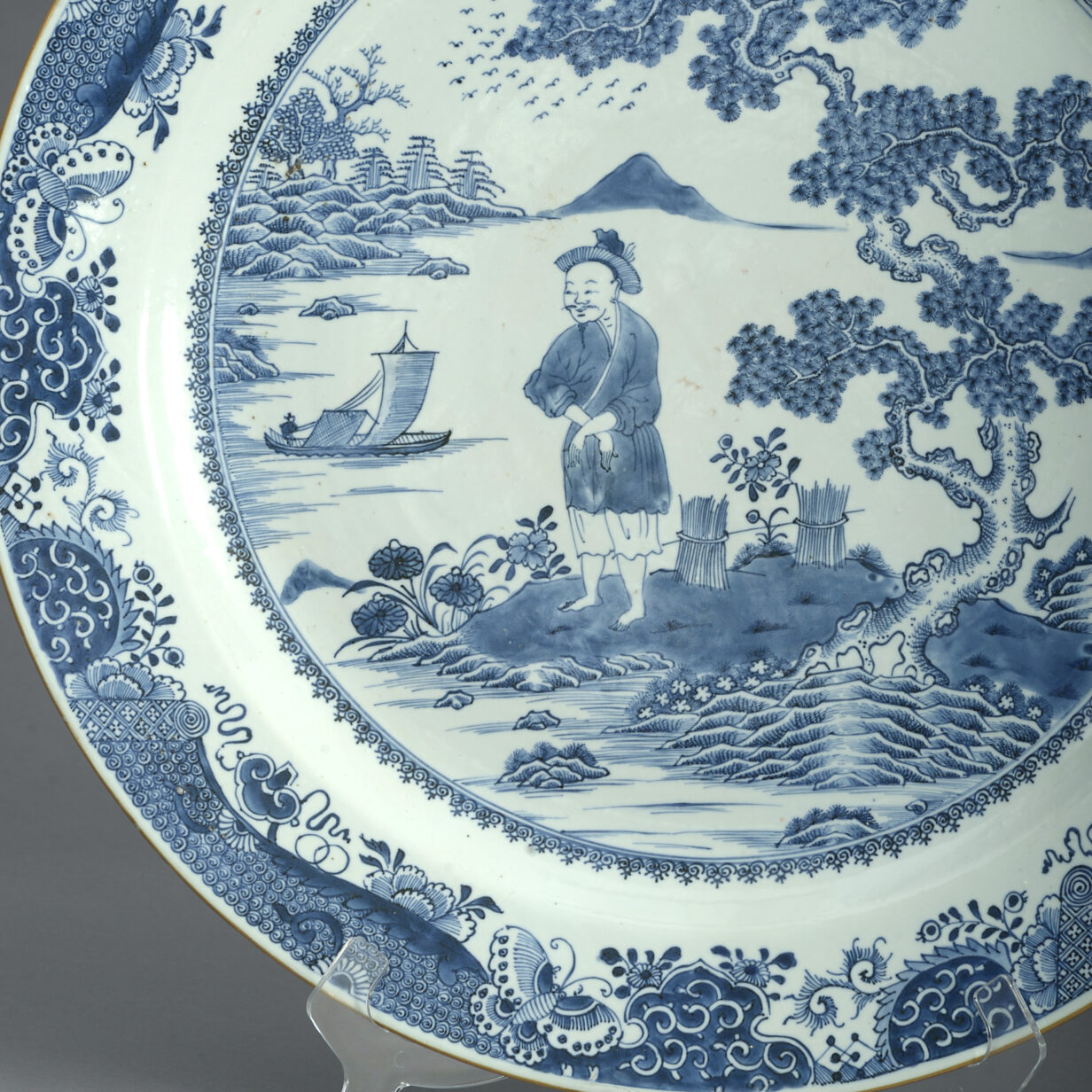 Large scale 18th century chinese export blue & white porcelain charger