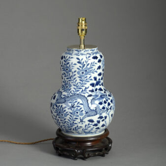 Blue and white dragon vase lamp