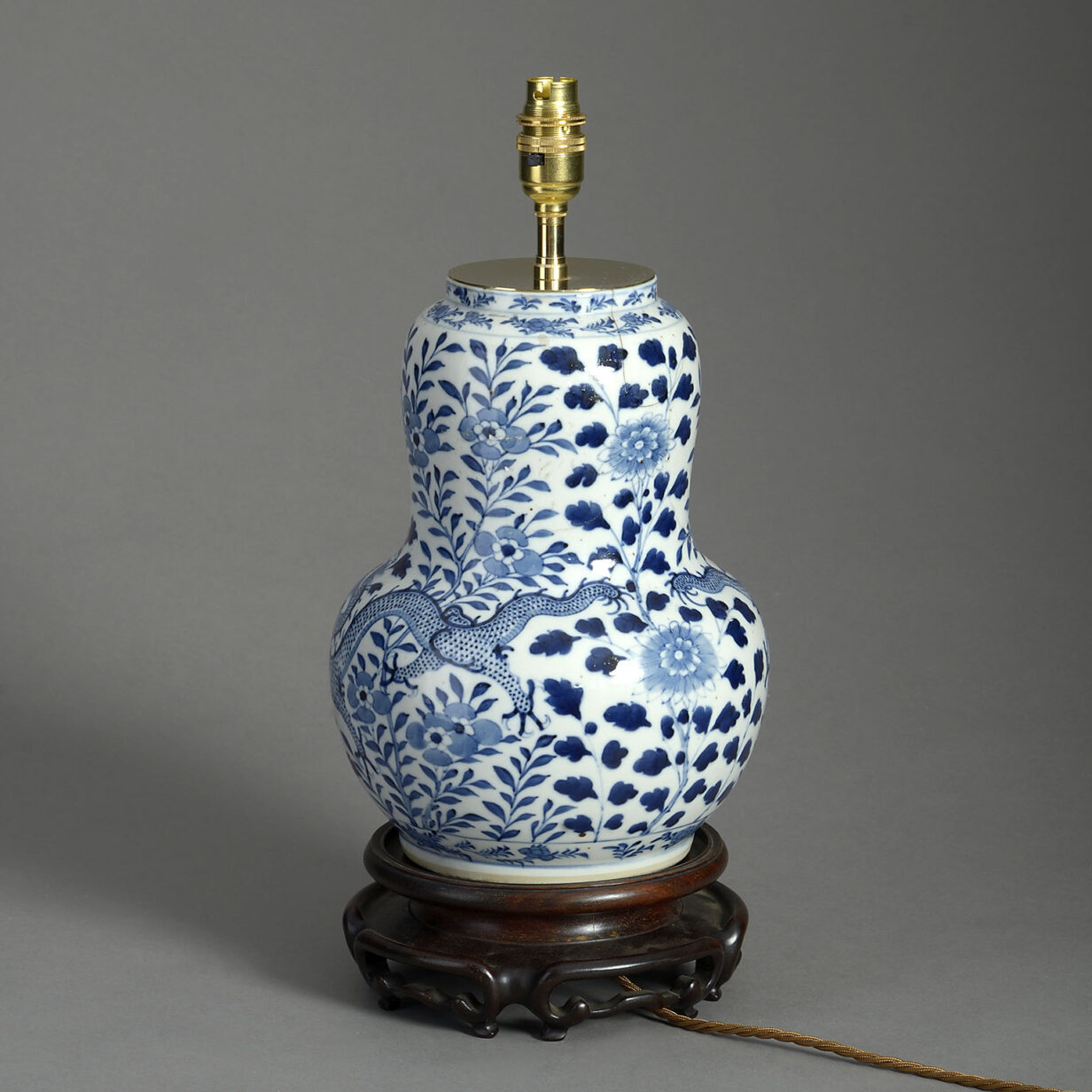 Blue and white dragon vase lamp