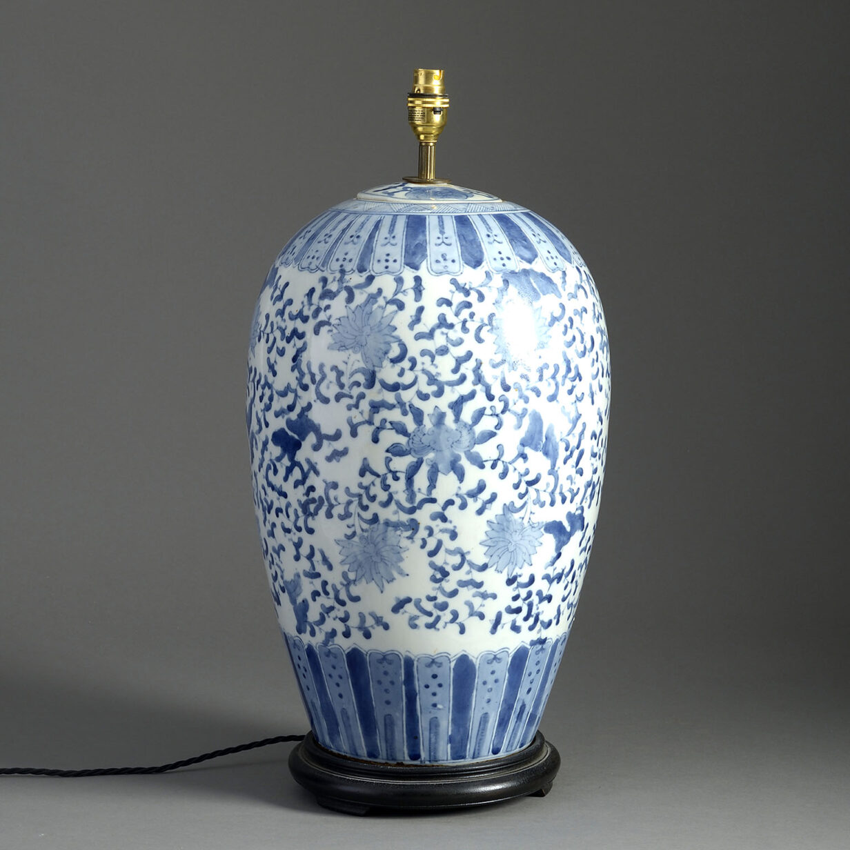 Blue and white porcelain jar lamp