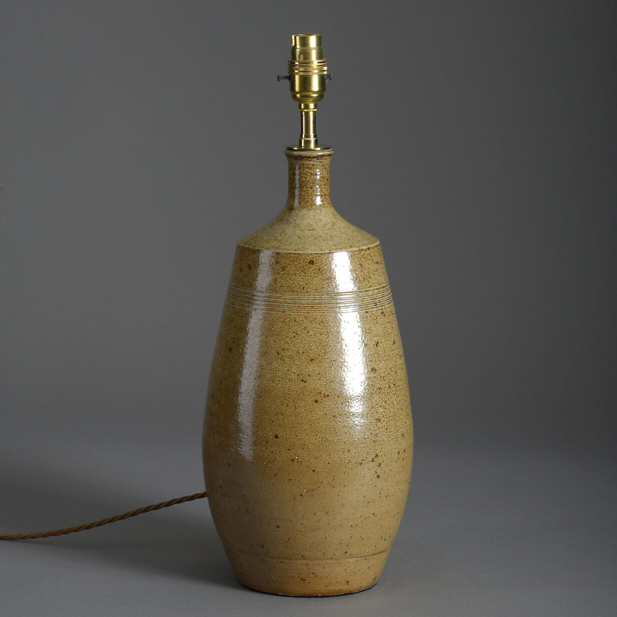 Pottery vase lamp