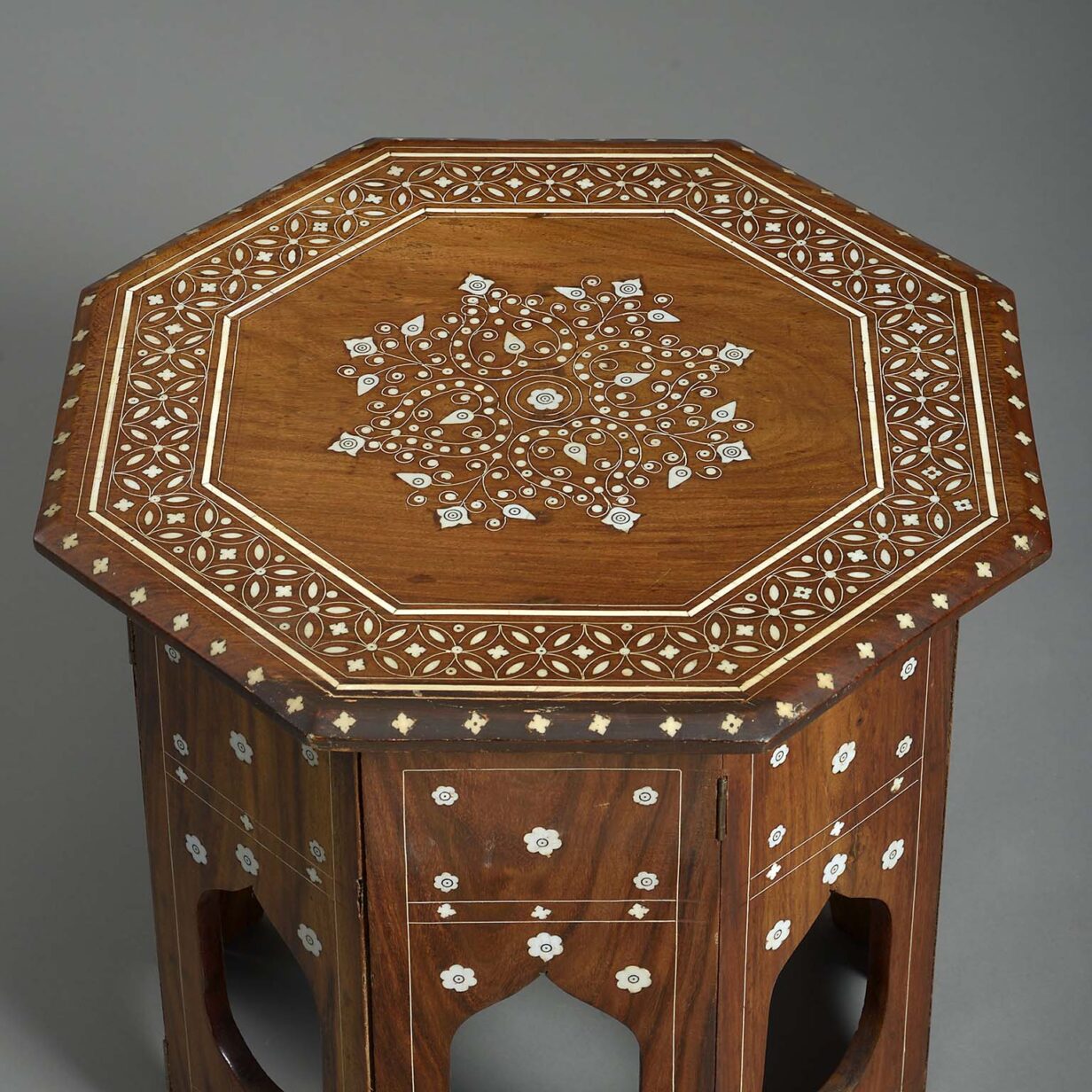 Hoshiapur folding table