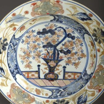 Early 18th century imari porcelain charger