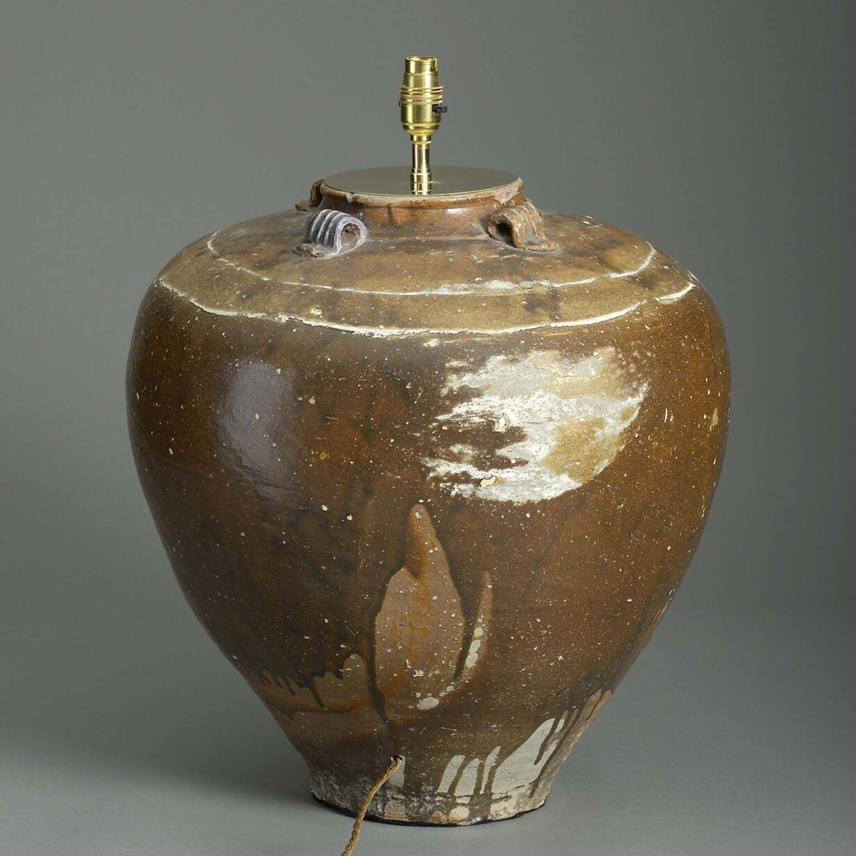 Tang style vase lamp