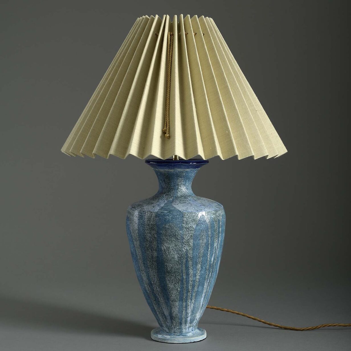 Blue art vase lamp
