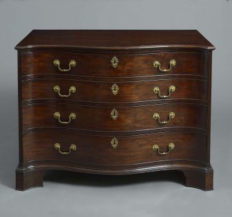 Chippendale dressing commode