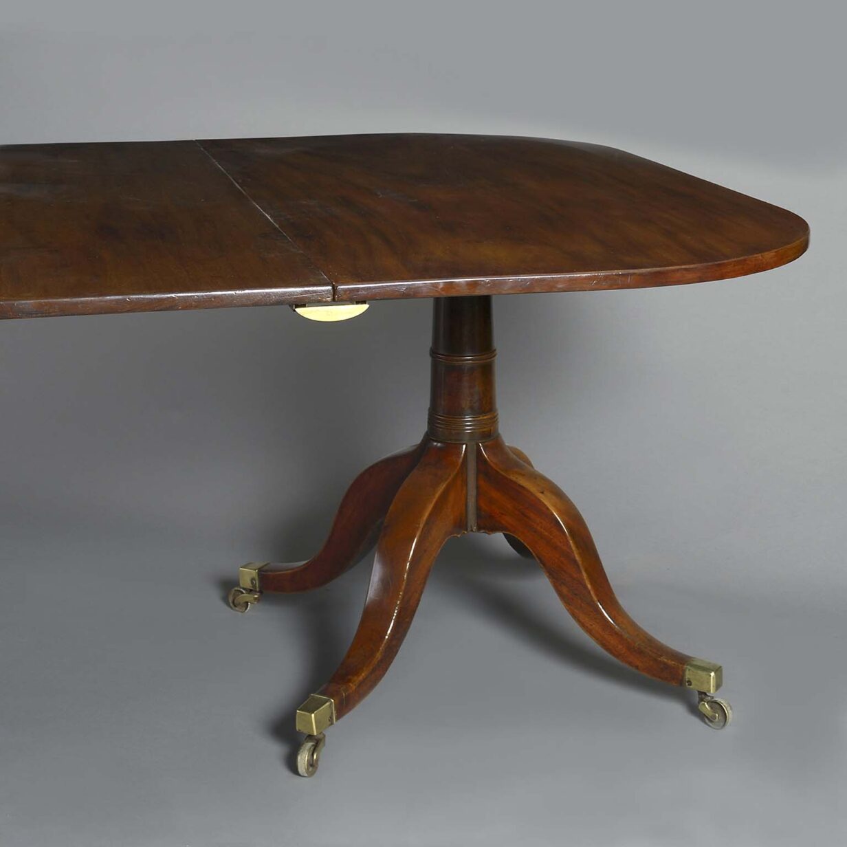Late 18th century irish georgian mahogany dining table