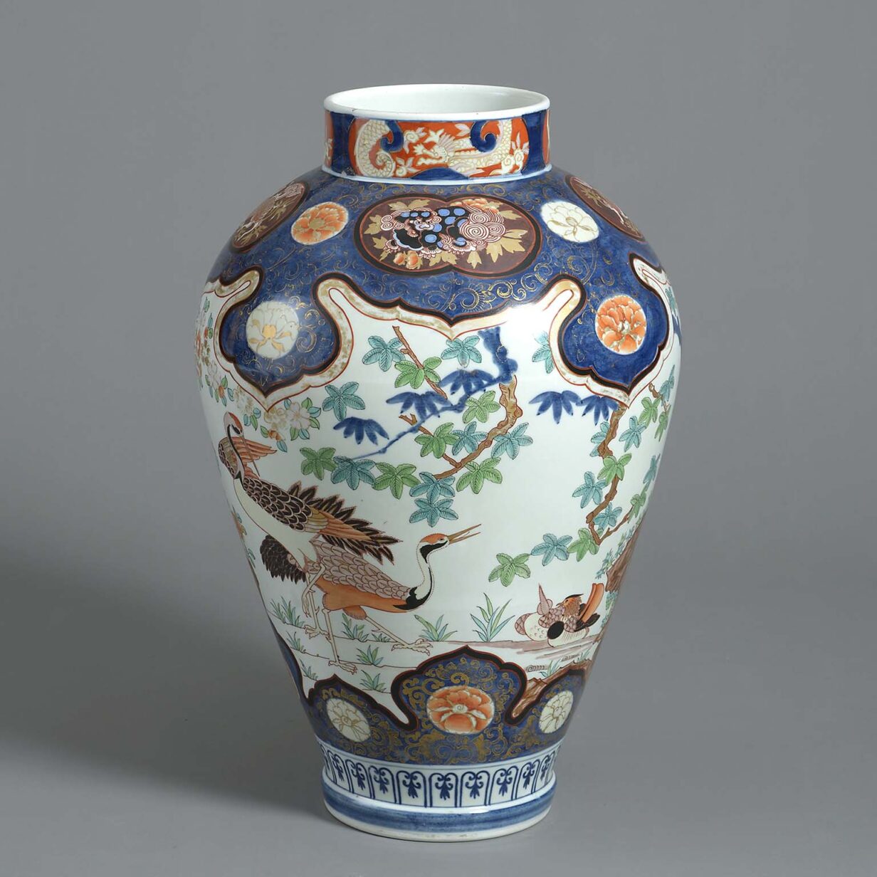 Large 19th century meiji imari porcelain vase