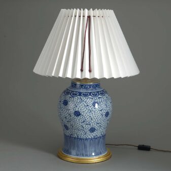 Antique blue and white glazed chinese export vase lamp