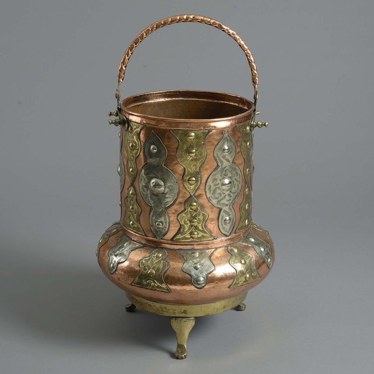 Mamluk hall stand
